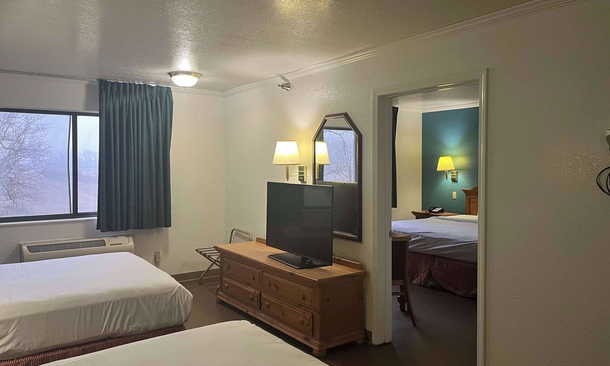 Portland Hotel | Motel 6 Portland, IN