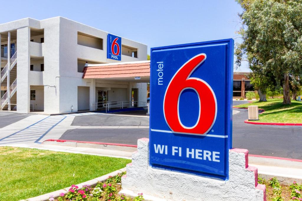 Tempe Hotel | Motel 6 Tempe, AZ Phoenix Airport Priest Dr