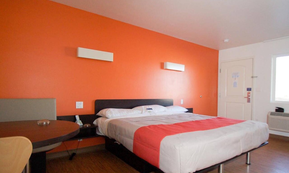 Victorville Hotel | Motel 6 Victorville - Desert Express
