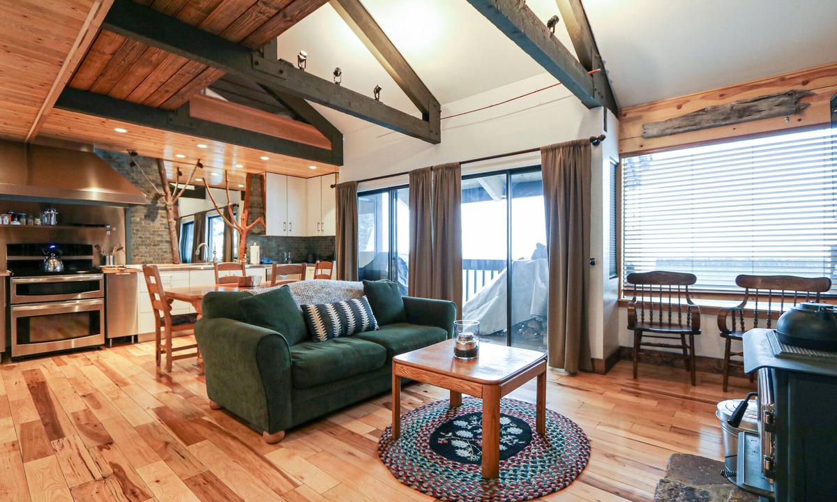 Majestic Pines Condo | Mountain Cabin, Open Floor Plan, Private Washer/Dryer. Near the Golf Course