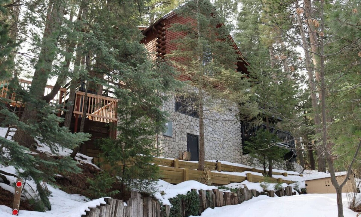 Blue Jay Cabin | Mountain Escape Family Friendly Twin Peaks
