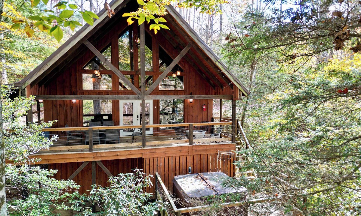 Denniston Cabin | Mountain Laurel-RRG | Hot Tub | Discounted Rates! | Private 12 Acres Next to the Gladie Visitor center off 715 surrounded by National Forest Land and The Best RRG Hiking Trails!