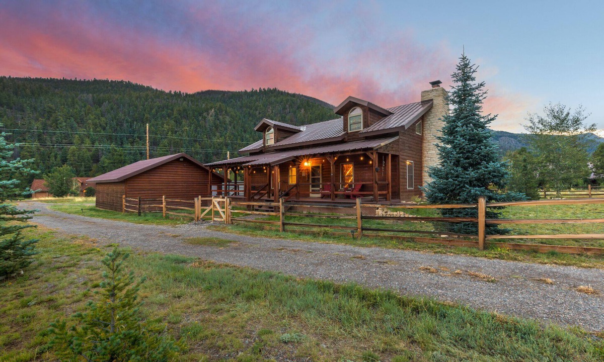 South Fork Cabin | Mountain Modern Cabin | Fenced Yard | Ping Pong