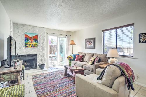 Northeast Heights House | Mountain-View Albuquerque Townhome w/Patio!