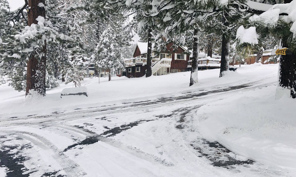 Wrightwood Hotel | Mountain View Cabins