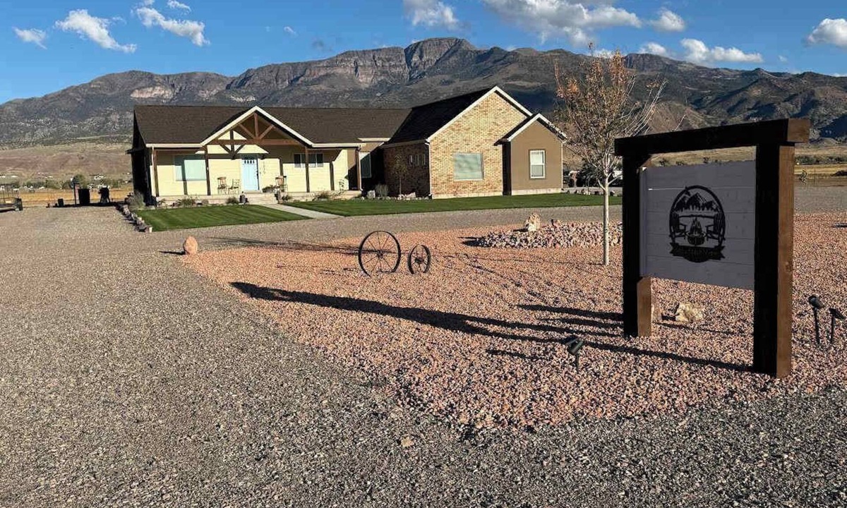 Monroe House | Mountain View Guest Suite Monroe/Elsinore, Utah