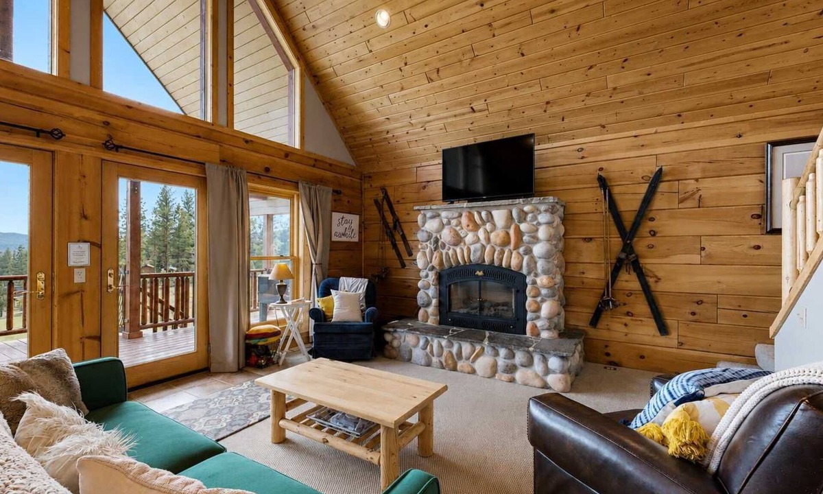 New Meadows House | Mountain View Retreat | Pool & Golf Access