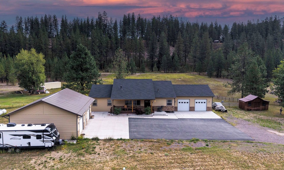 Alberton House | Mountain Views & River Access-Dog-Friendly Retreat Near Missoula In Alberton!