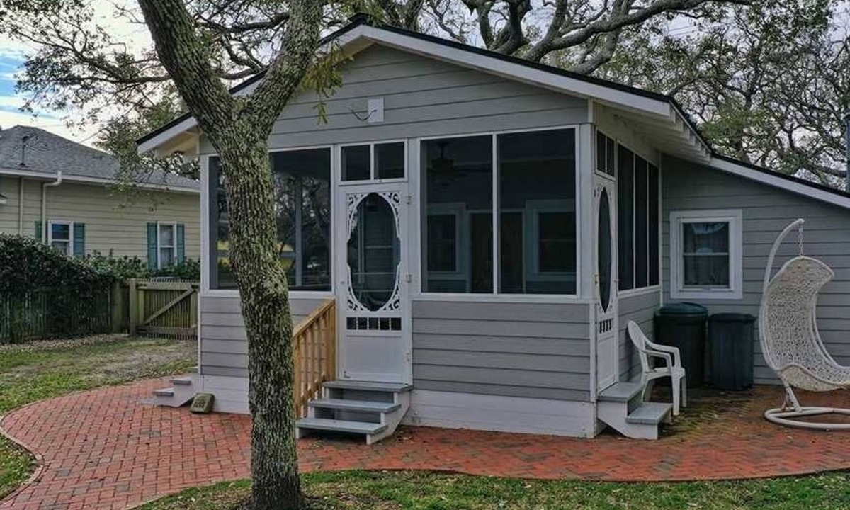 Harkers Island House | Mr. Bennie's Cafe 2 Bedroom Home by RedAwning