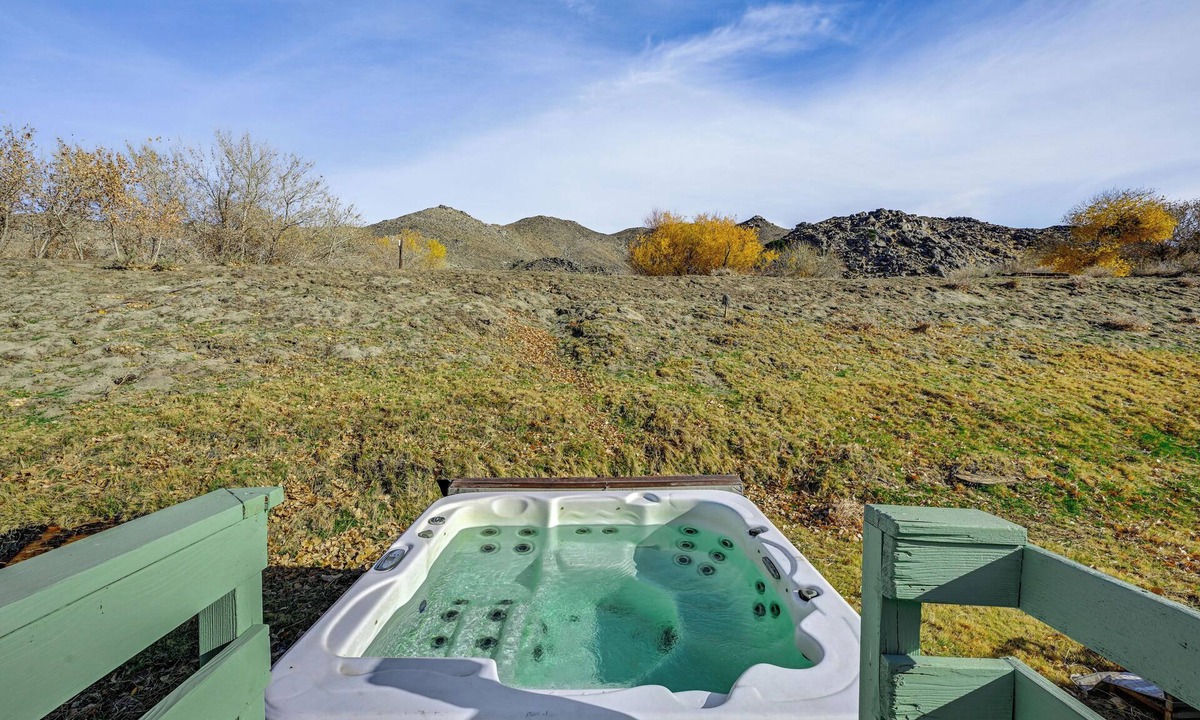 Weldon House | Mtn-View Weldon Home: Walk to Pacific Crest Trail