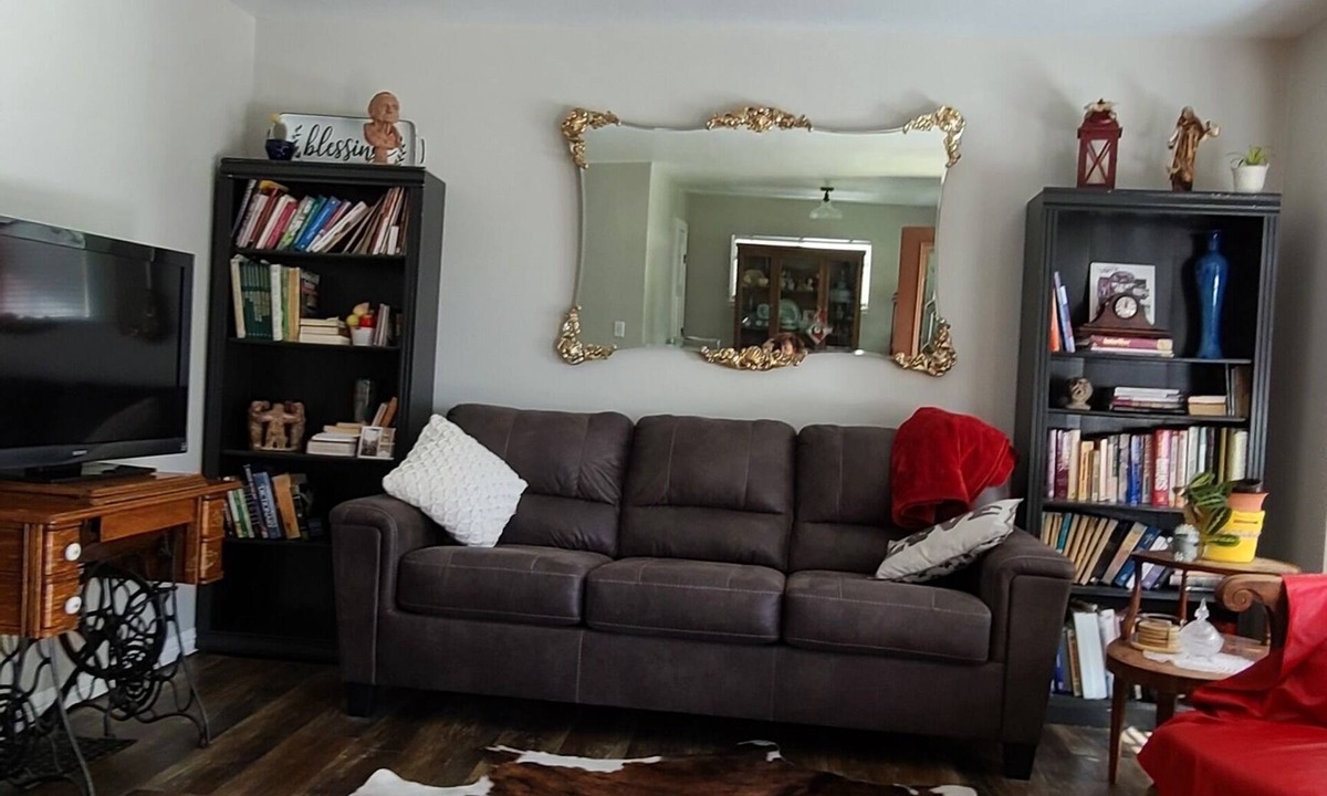 Price House | Nana's Place is a beautiful family, pet-friendly home with a fenced back yard.