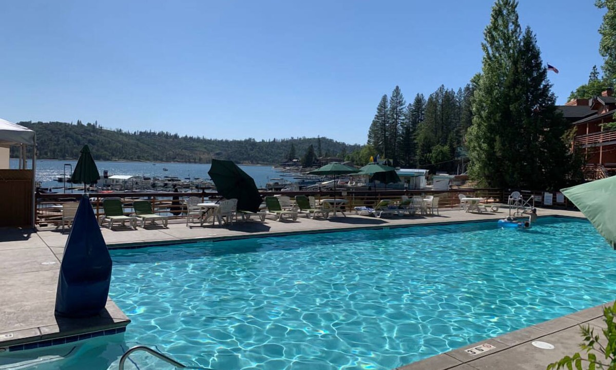 Bass Lake Hotel | Nature Getaway! Pet Friendly Chalet w/Outdoor Pool Near Yosemite & Bass Lake!