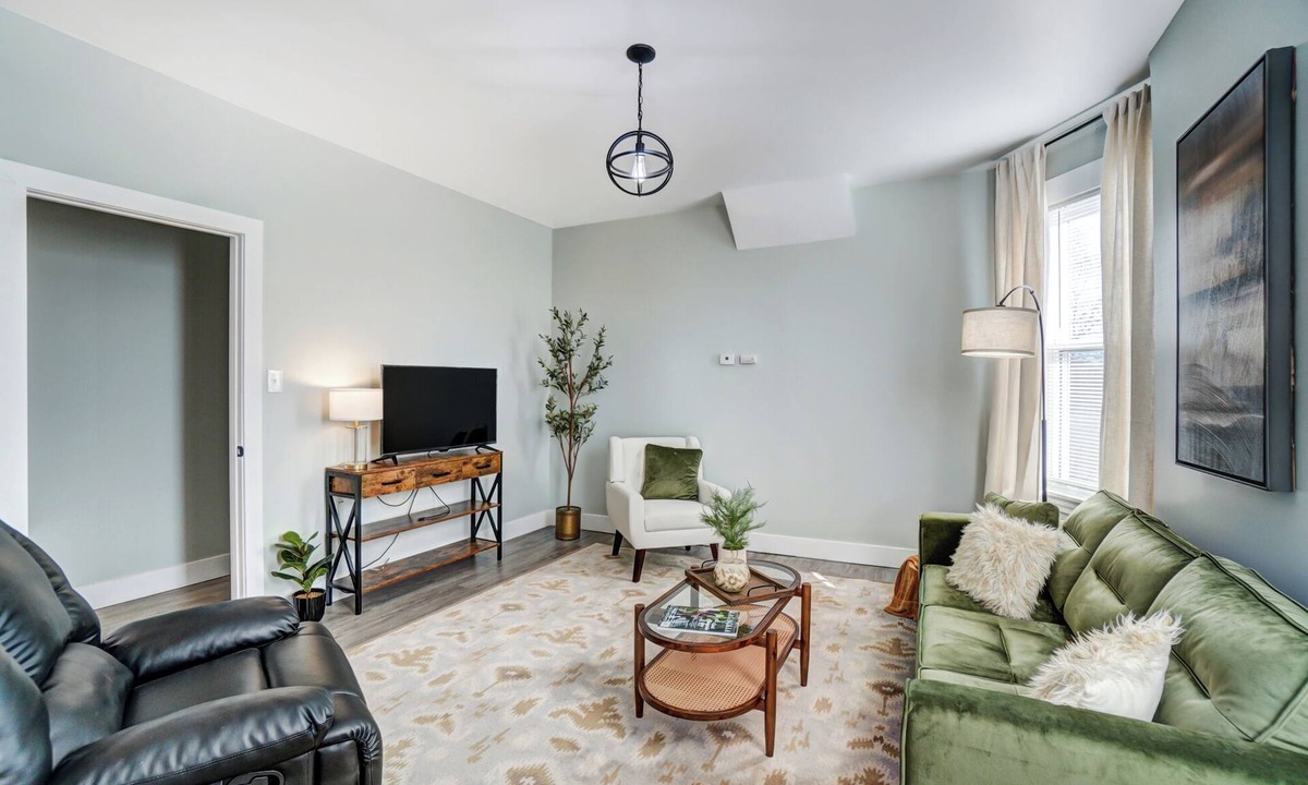 Northside Apartment | Near Downtown Cincinatti with Free Parking