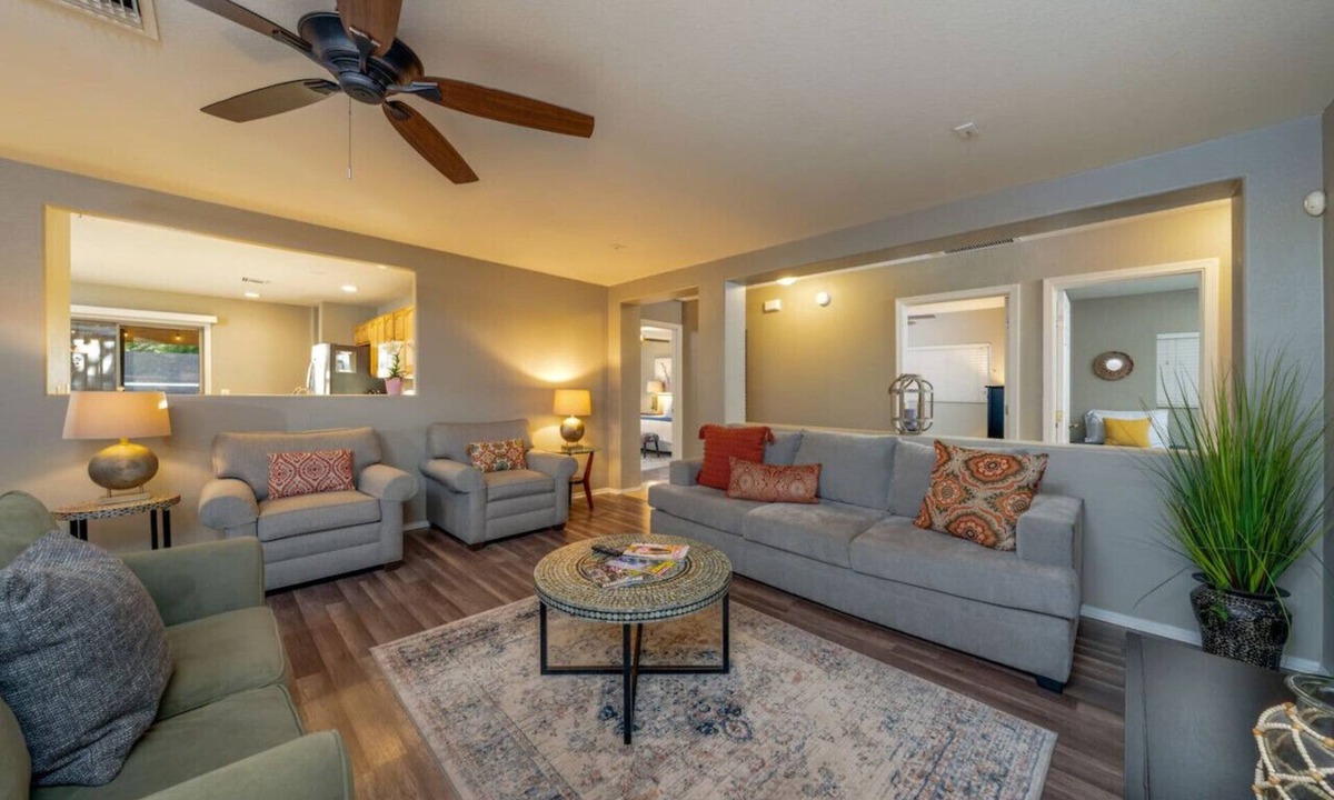 Tucson House | Near KINO/4 BR 2 BA/Fenced/Outdoor Patio