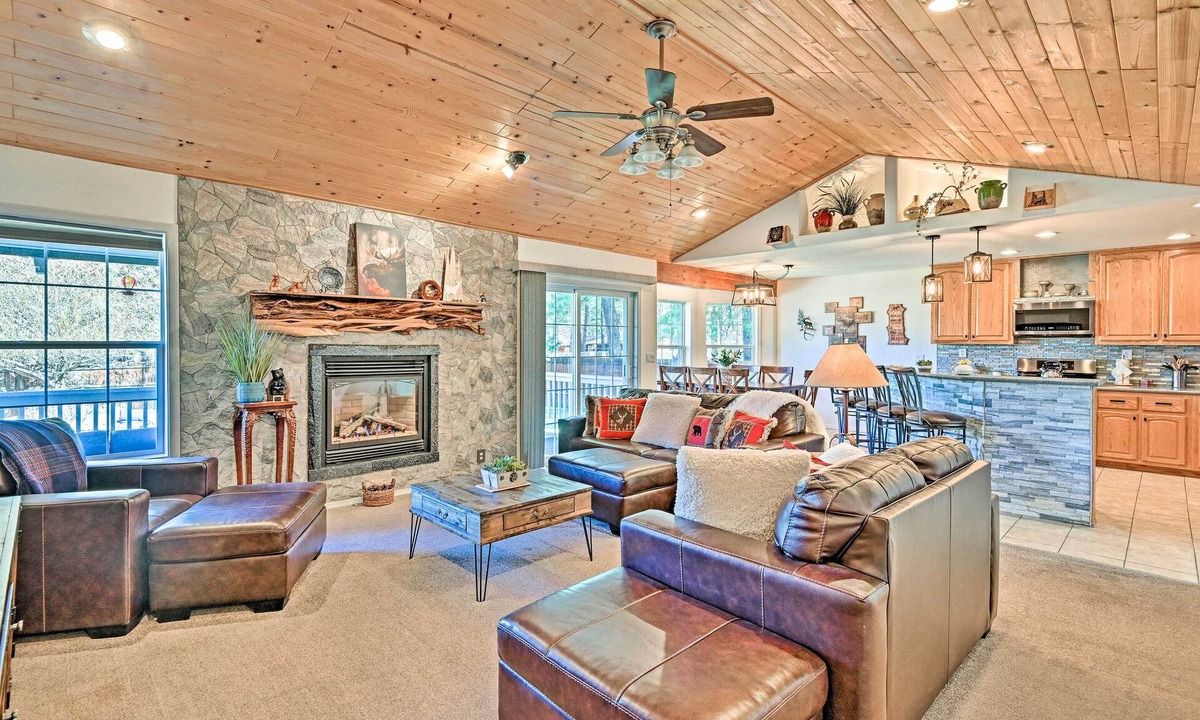Pinetop Cottage | Near Trails, Lakes & Golf: Pinetop Home w/Deck
