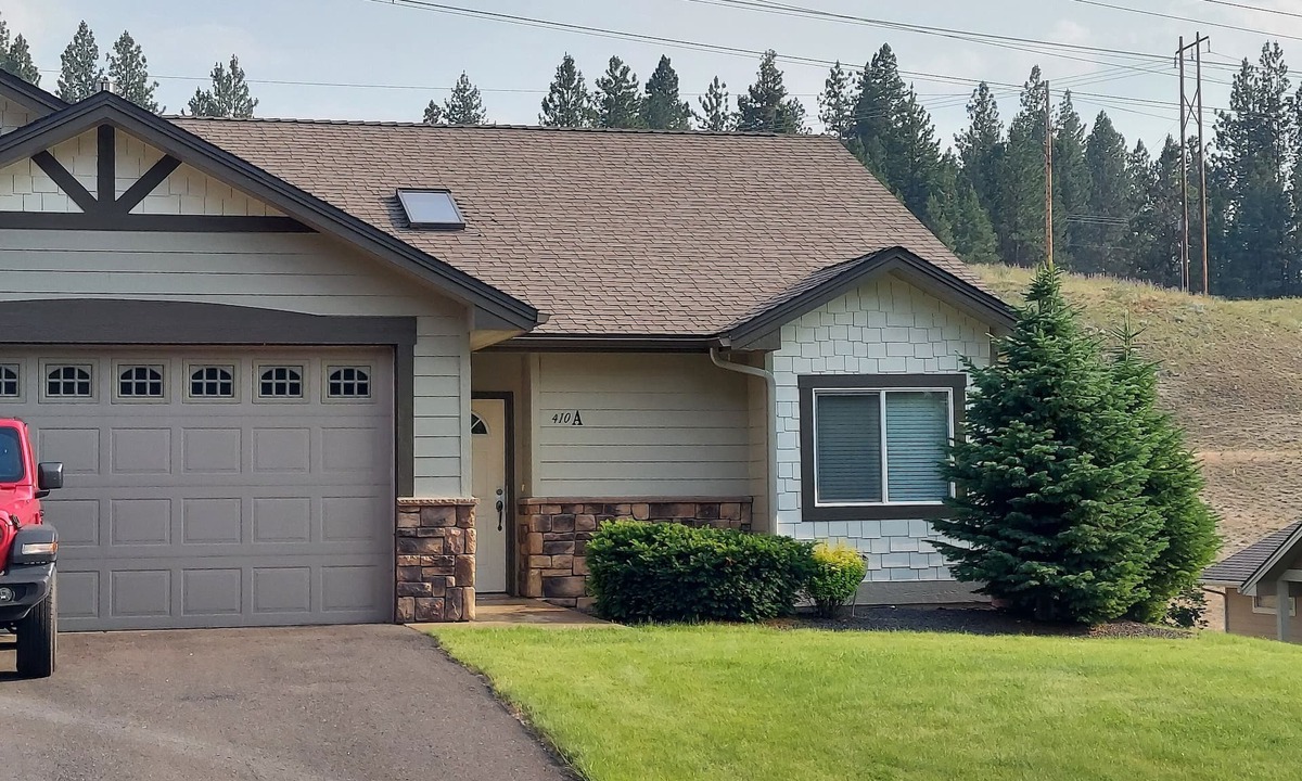 Fairwood House | Near Whitworth University, quiet, dead end street