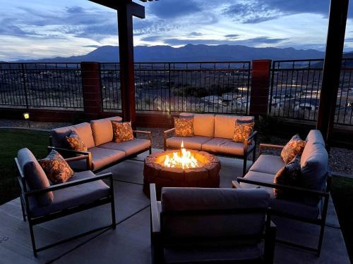 La Verkin House | Near Zion Sunset Views Sleeps 8 Fire Pit