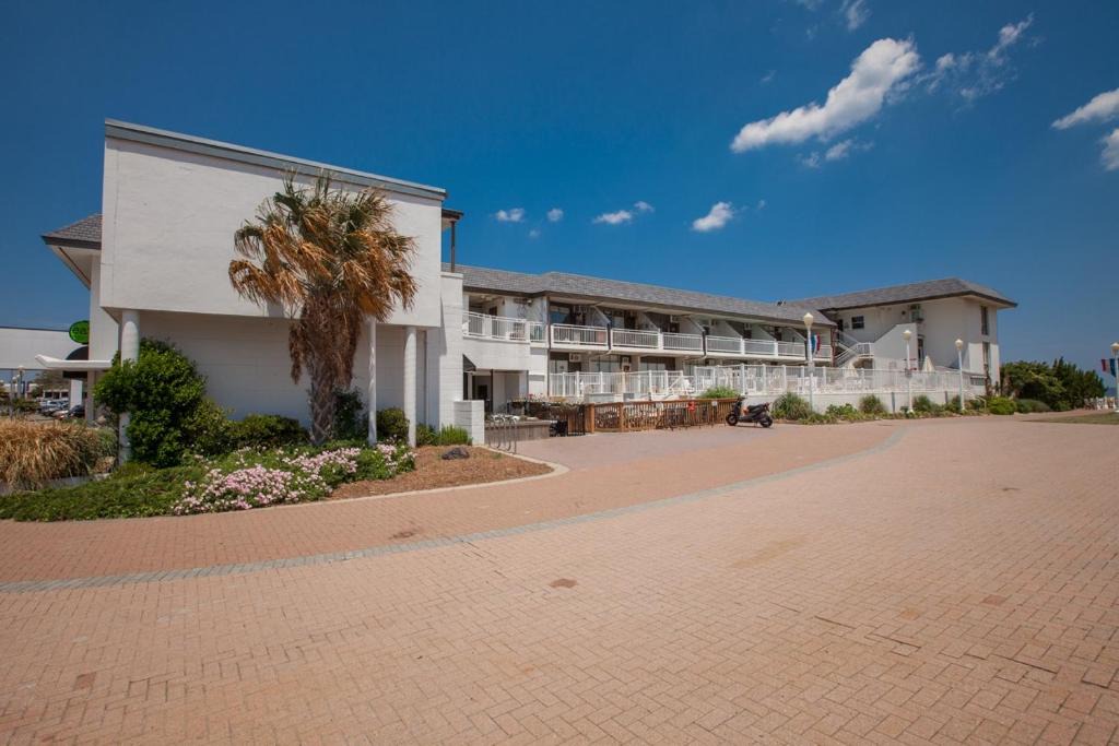 Northeast Virginia Beach Apartment | Neptune's Palace Condo