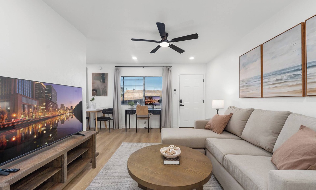 Normal Heights Apartment | *NEW*1Bd/Bth King Bed Firepit Work Space Garage