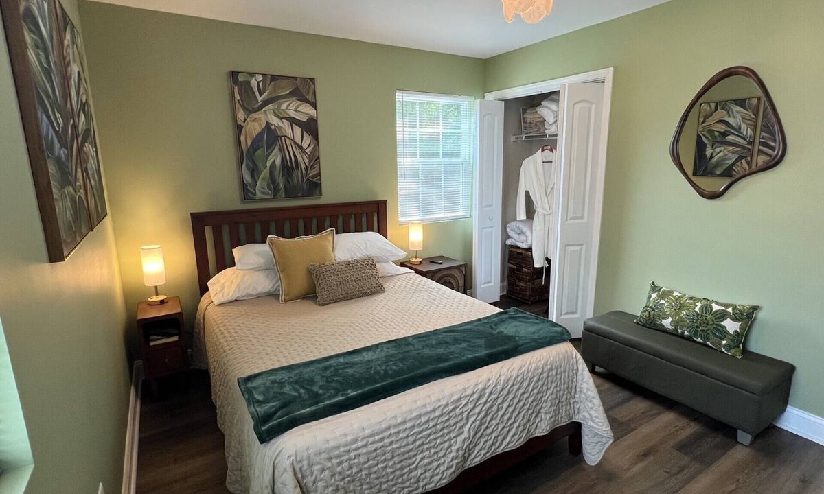 Durham Cottage | [NEW] 2BR Cottage Ideal for Long-Term Stay, Fenced Yard, Fast Wi-Fi - King Bed