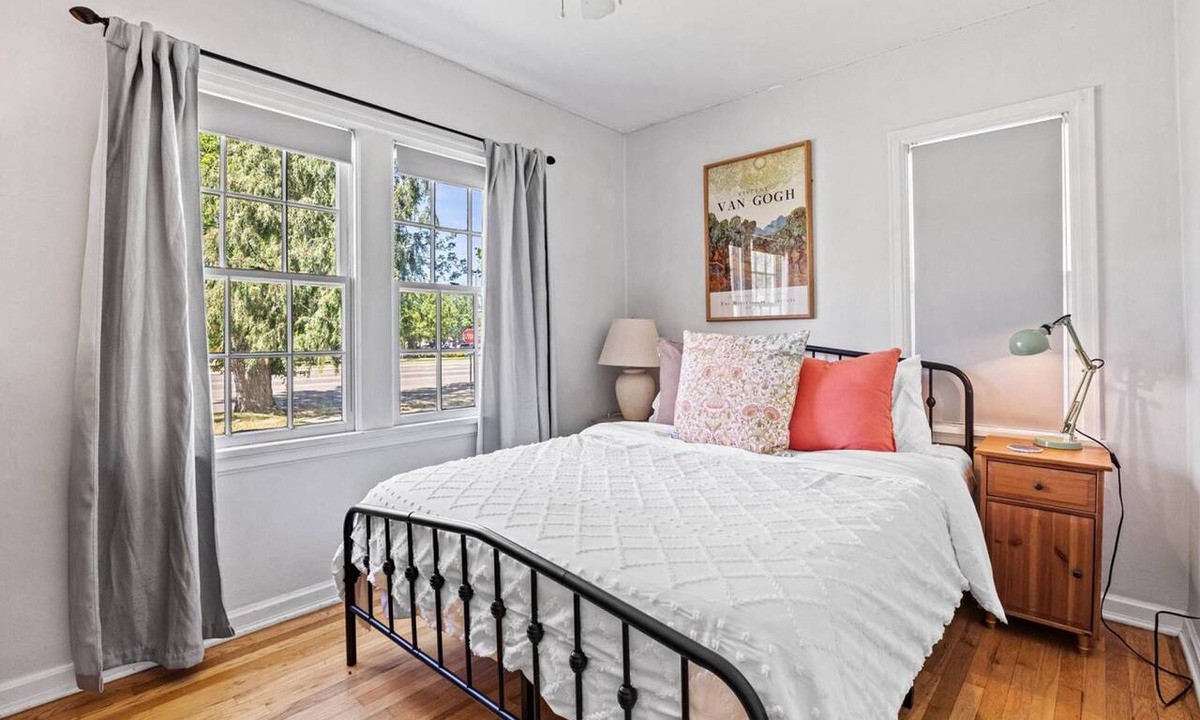 North End House | NEW! Cheerful Dog Friendly 1937 Cottage w/Electric Fireplace! 5 min Drive/20 min Walk to Hyde Park