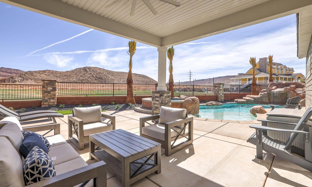 Washington Fields Villa | New | Family Reunions | Corporate Retreats | Private Pool | Sleeps 23