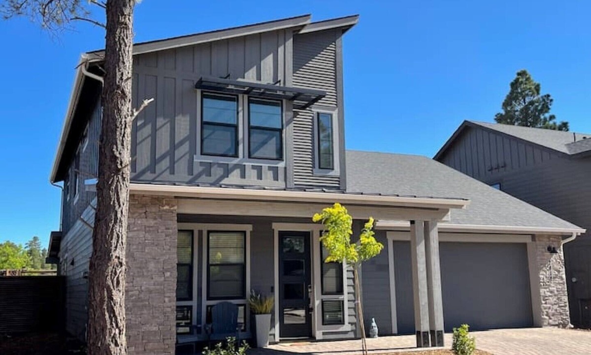 Flagstaff House | New home-3 miles to DT Flag! With grill, firepit, AC