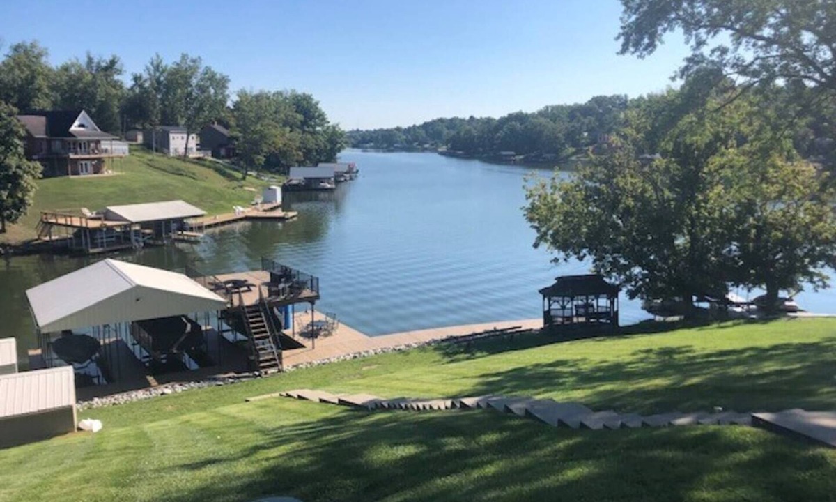 Williamstown House | NEW! Lakefront Getaway - Stunning Views - 7 Miles from The Ark