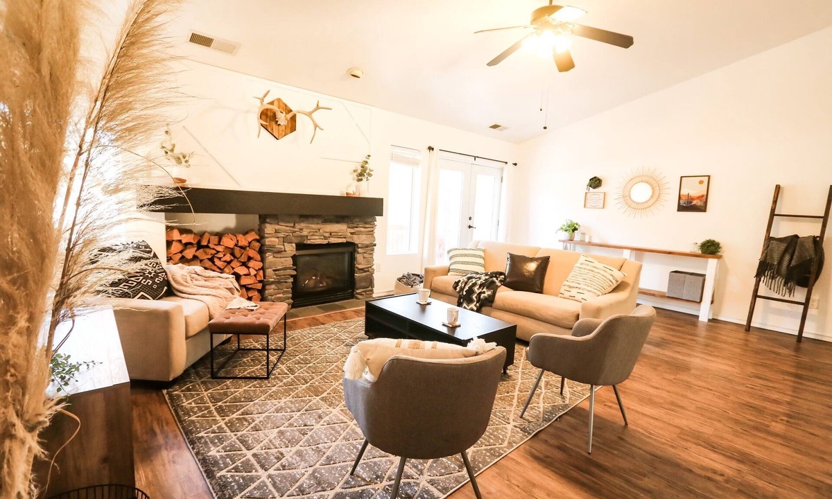 Ponderosa Trails House | New Listing! Prime Location, Southwestern Modern!
