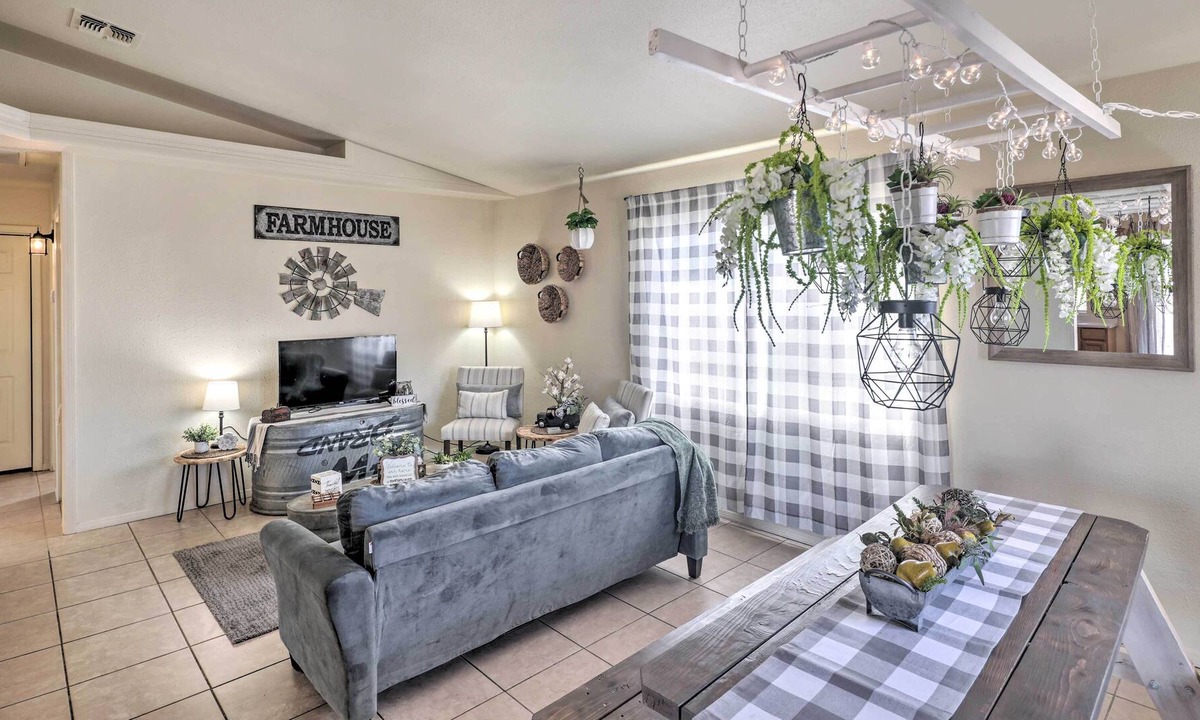 Kingman Cottage | NEW! Lovely Kingman Cottage < 7 Mi to Trailheads!