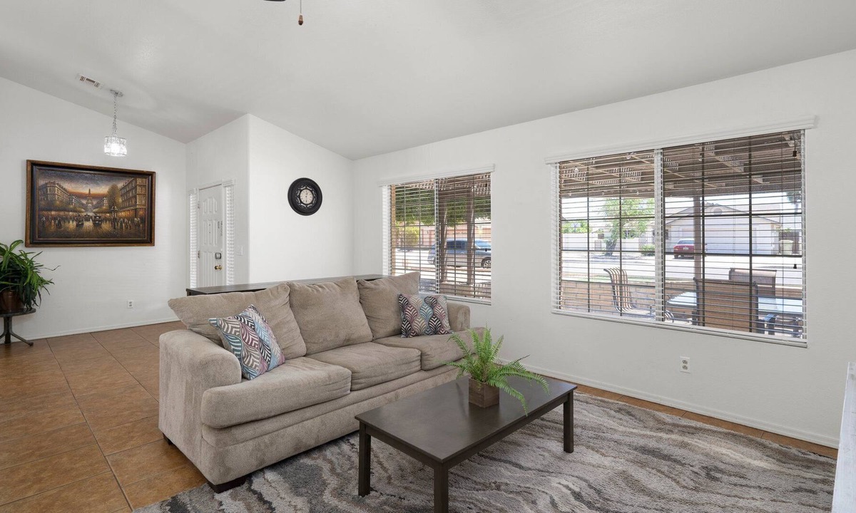 La Buena Vida House | New|RemodeledHome|Westgate|Glendale|3BR|Stadium|Modern