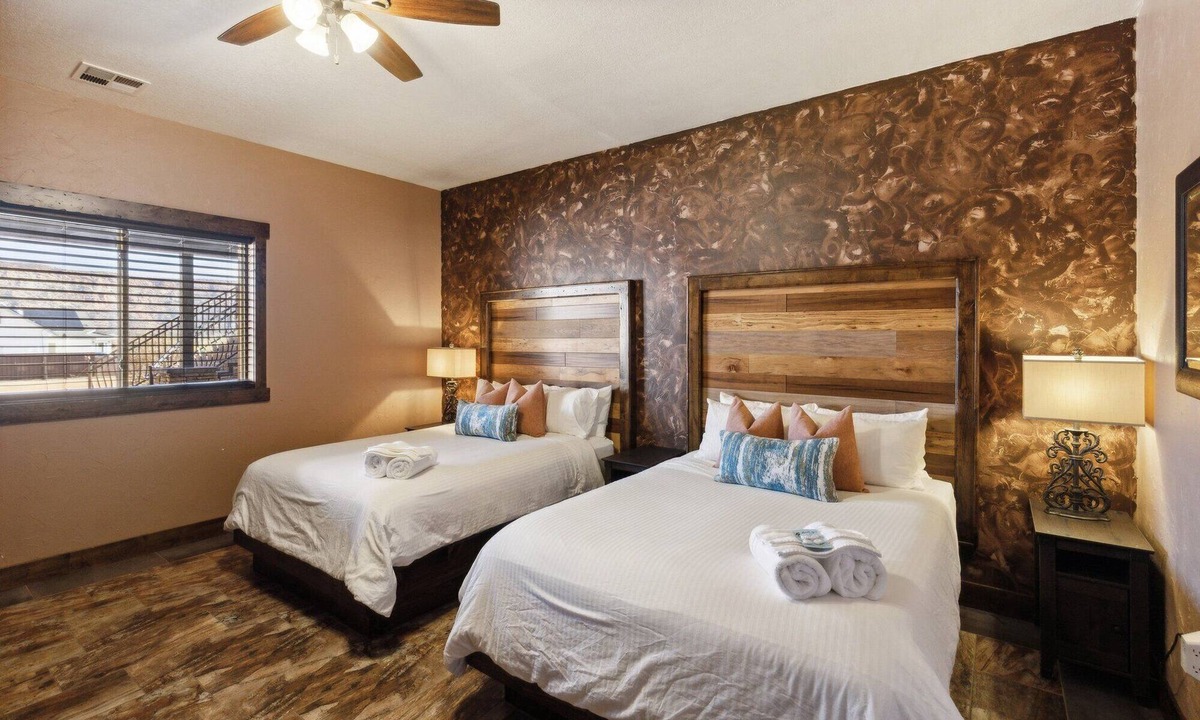 Hildale Cabin | NEW! Room 13- Silver Reef by Zion Cliff Lodge