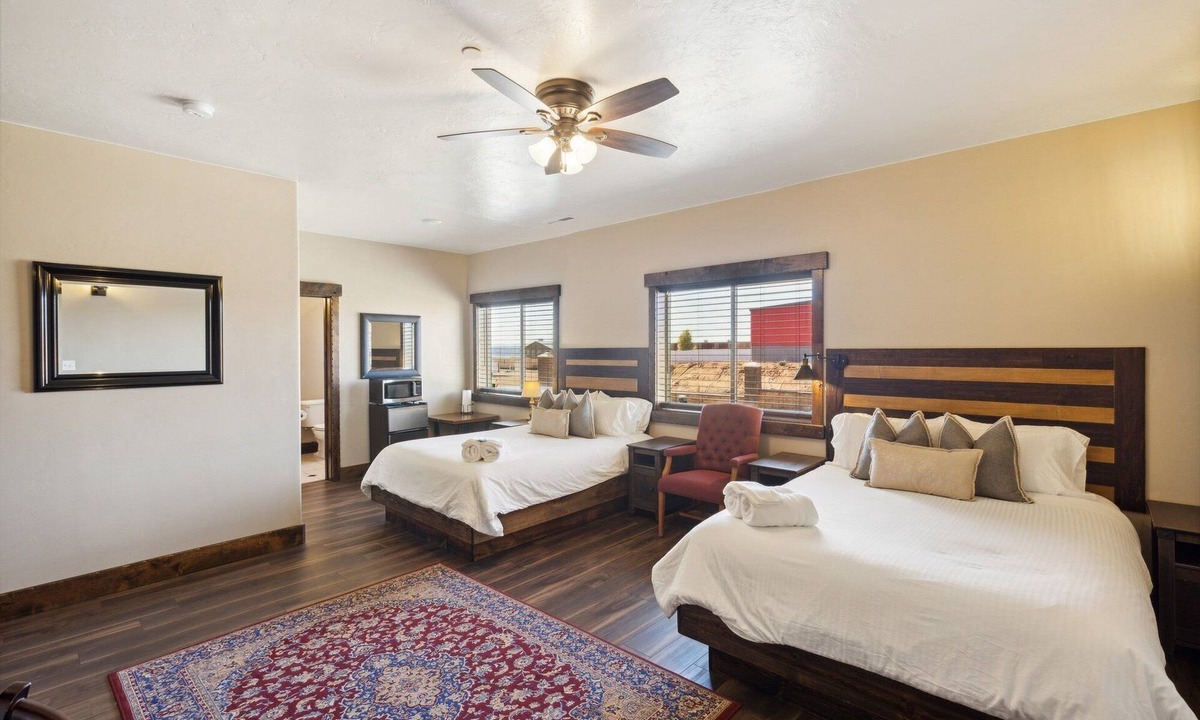 Hildale Cabin | NEW! Room 25 -Kokopelli (1-Bedroom) by Zion Cliff Lodge