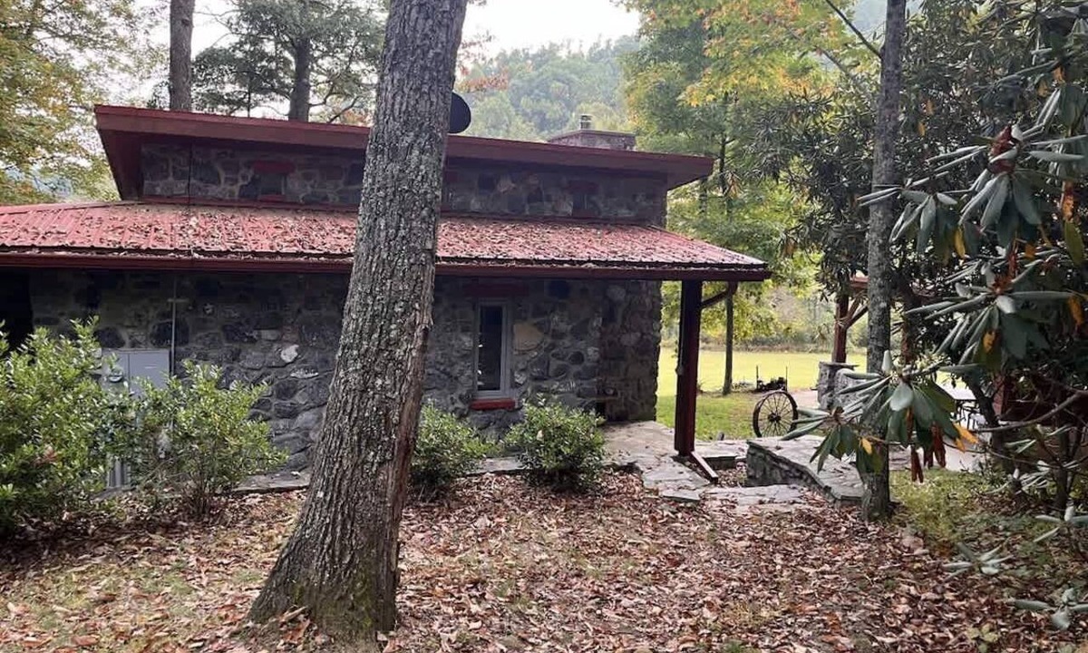 Floyd House | New! Stone Haven Cottage by Buffalo Mtn Getaway