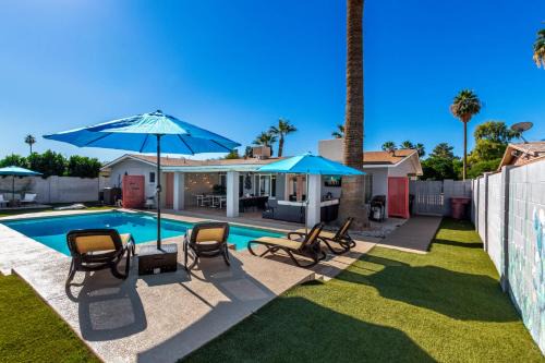 Trail West House | NEW - The Desert Bloomhouse with Heated Pool