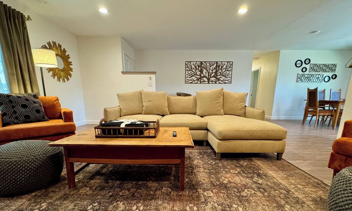 Yosemite Lakes House | NEW! The Hideaway Yosemite Foothill Retreat Lovely 3-bedroom house. Pet Friendly