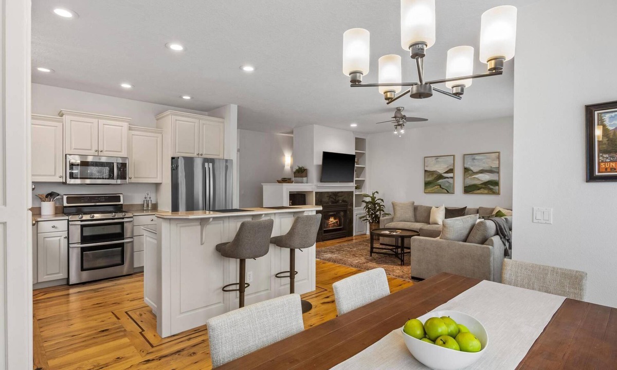 Eagle House | NEW! Tranquil Pond-Side Retreat | 4 Bikes Available to Bike Boise River Greenbelt | Outdoor Fire Pit