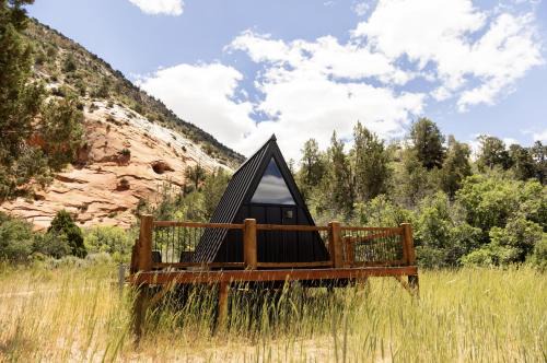 Orderville House | NEW! Unique Modern Glamping Chalet #5