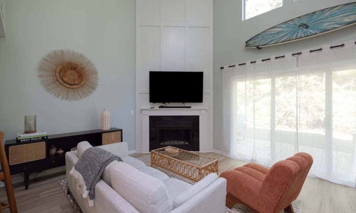 Airlie House | New! Updated Bungalow Close to Beach!