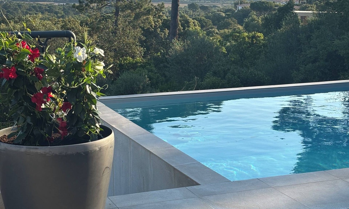 Cirendinu Villa | New villa with 4 bedrooms (4 bathrooms) for 8 people. Sea view
