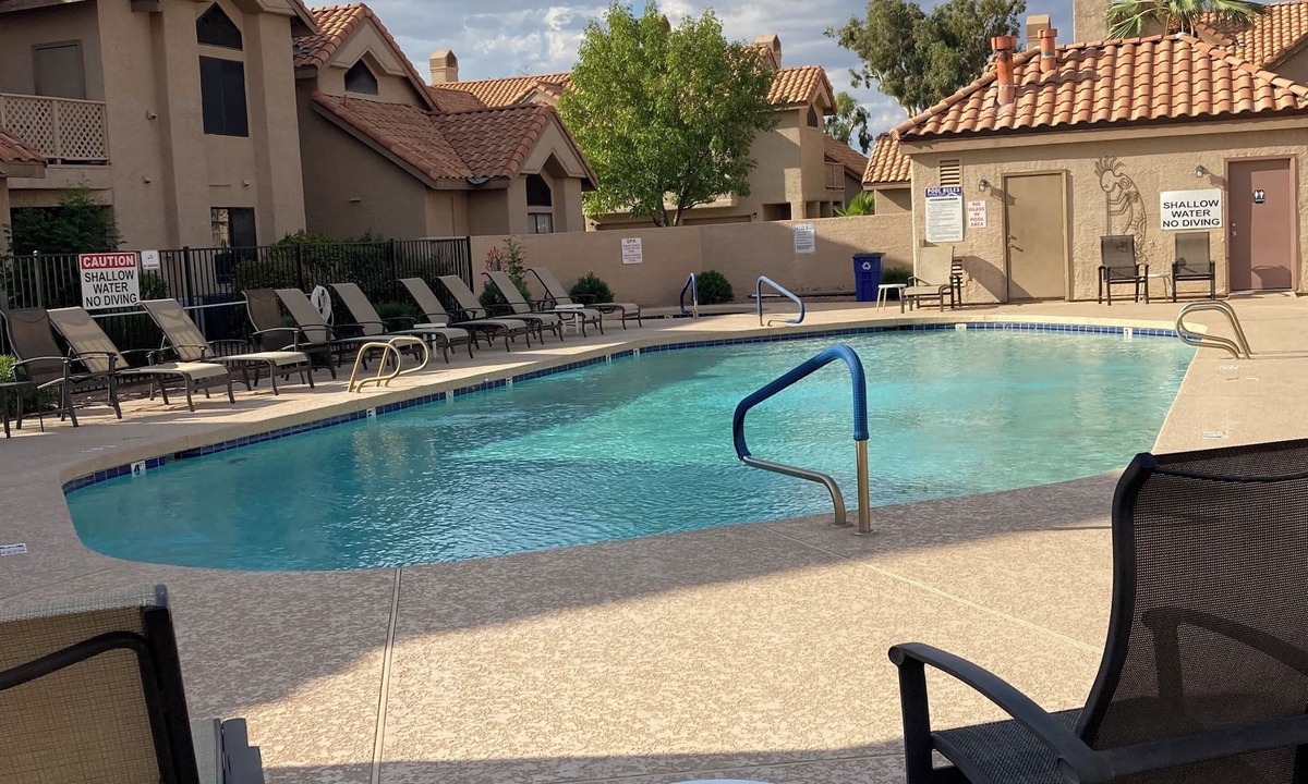Mesa Condo | Newly decorated 2 bedroom, 2 bath condo with 2 heated community pools.