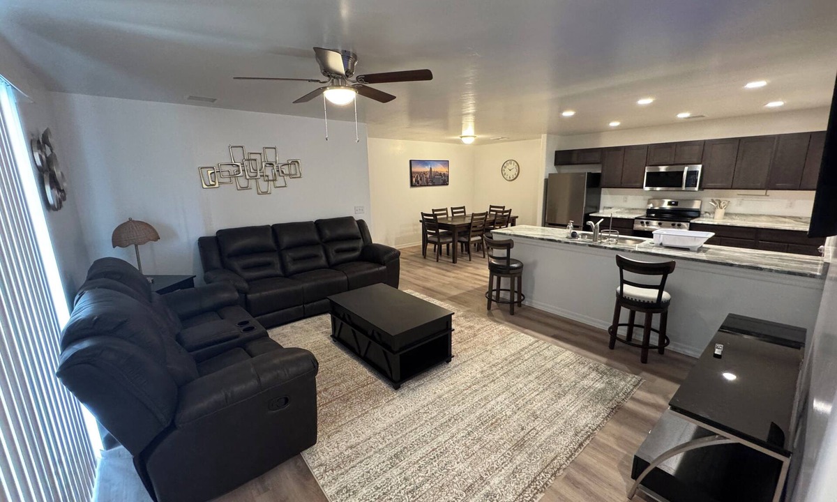 Kingman House | Newly Furnished 3 bed 2 full bath Near Shopping, Dining & Medical Center