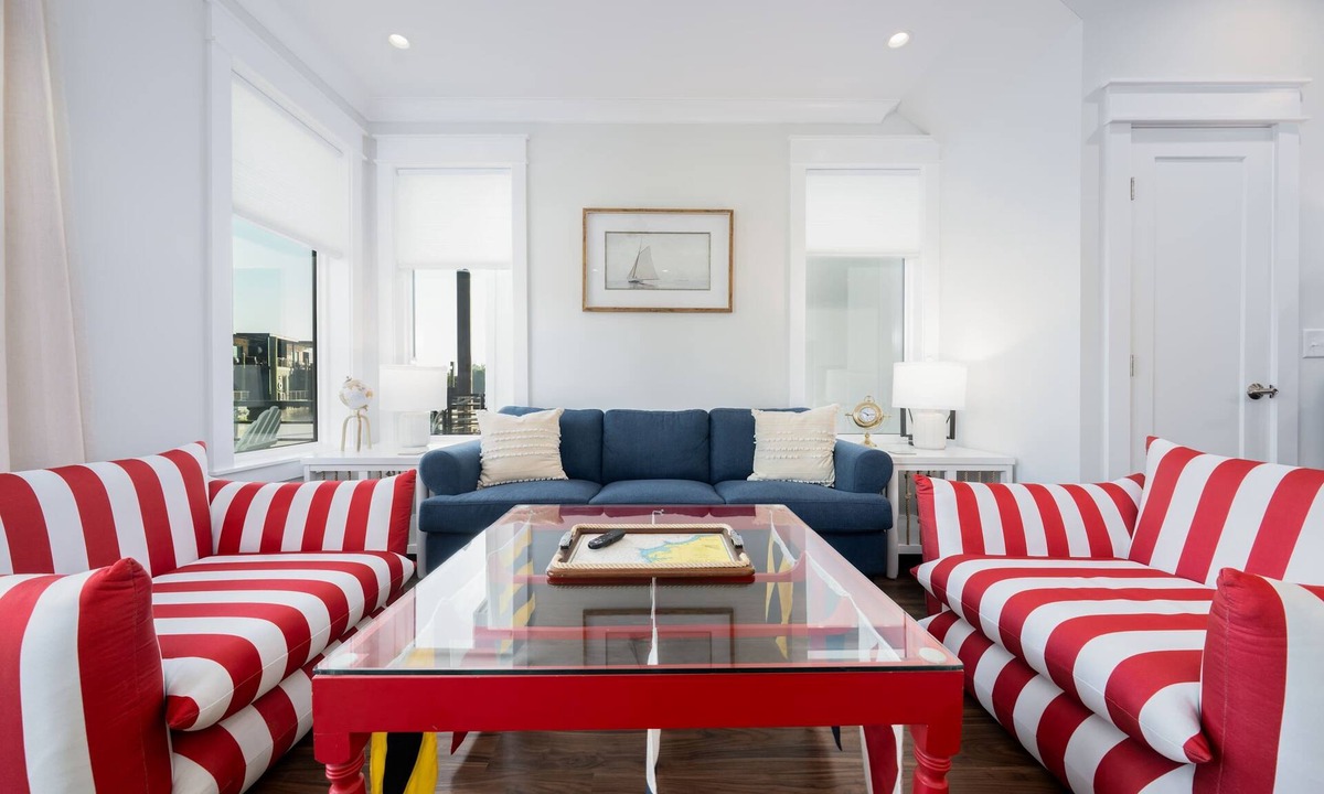 River District Boat Rental | Newport at The Cove Riverwalk Villas