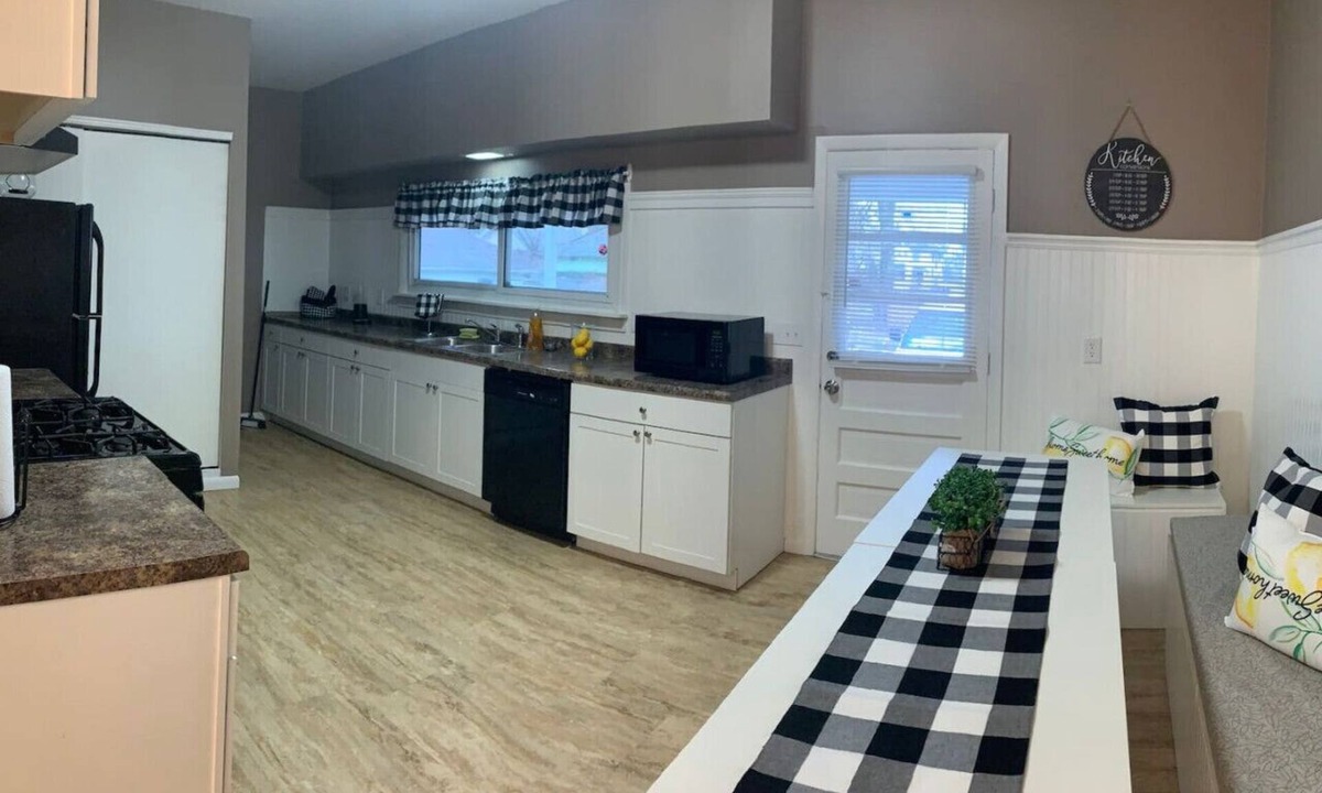 Middletown House | Nice 107 Historic Home with relax & private Hotub