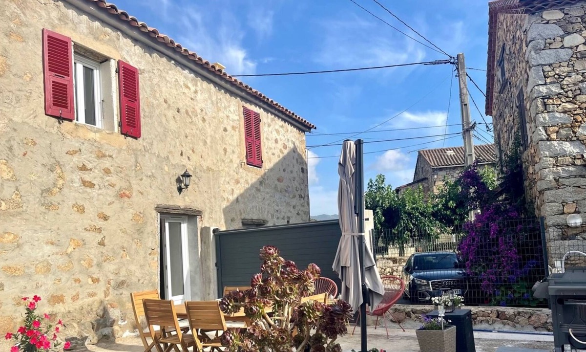 Ambiegna House | Nice holiday home with airconditioning, close to the beach!