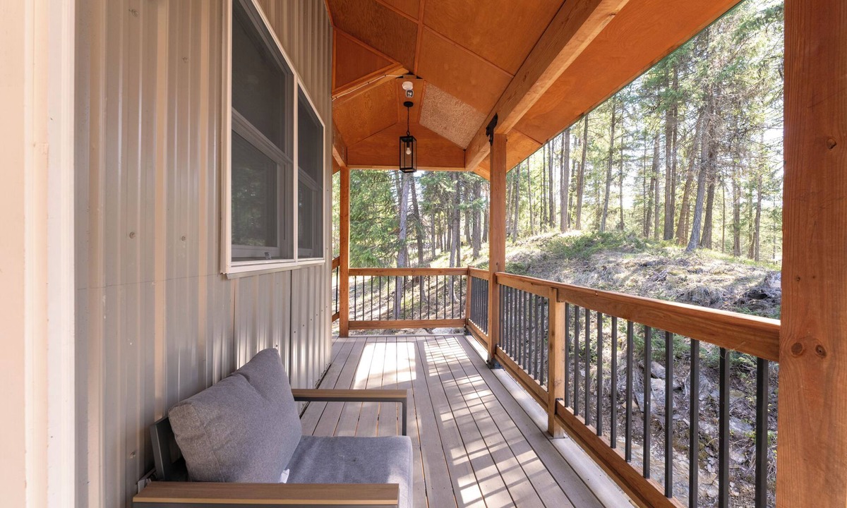 Whitefish Cabin | North Star Lodge Eight Bedroom Lodge with Shared Space