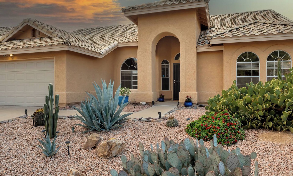 Casas Adobes House | Northwest Tucson Vista Hideaway/Heated pool with fee! New Listing!