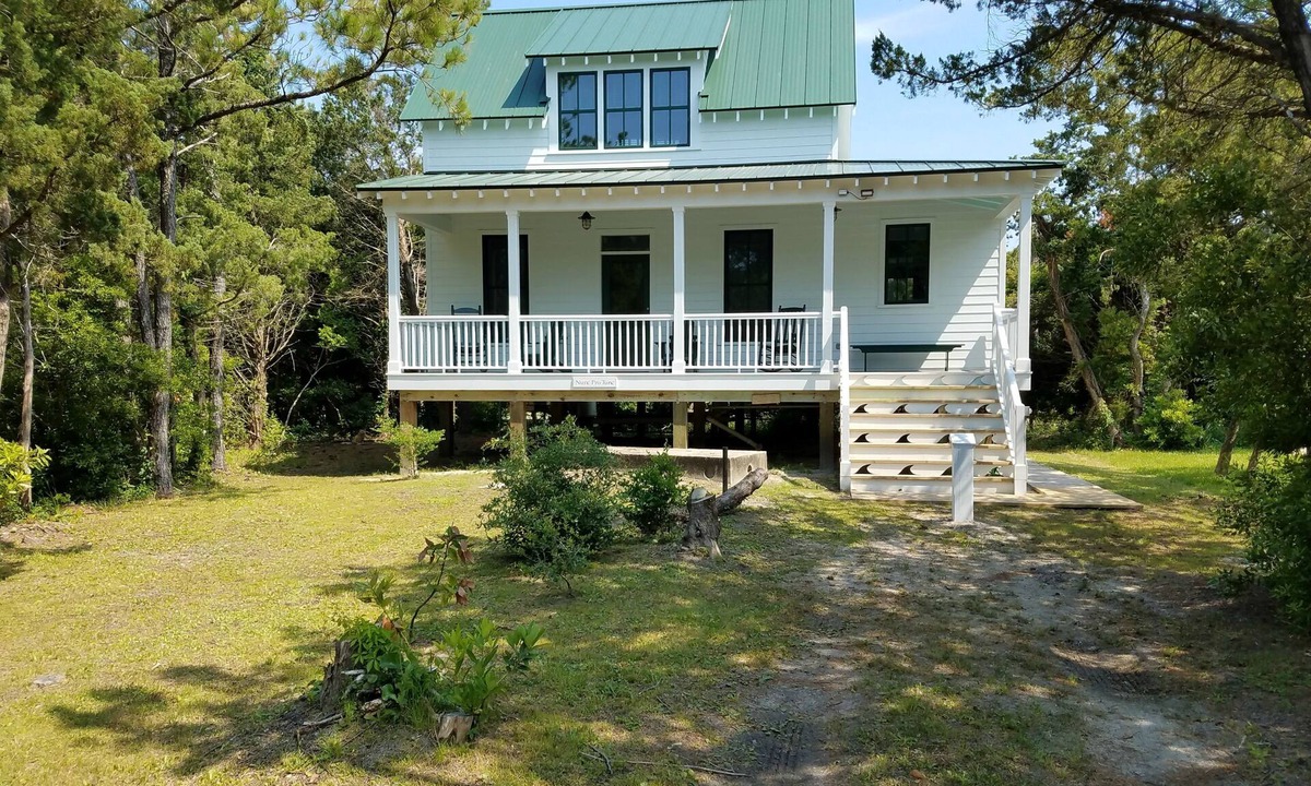 Ocracoke House | Nunc Pro Tunc: Charming vacation home with covered and screened porch