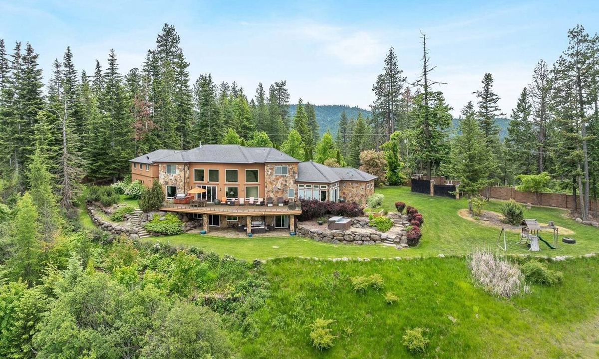 Harrison House | NW Tuscan Retreat — 180° Vistas & Private Hot Tub