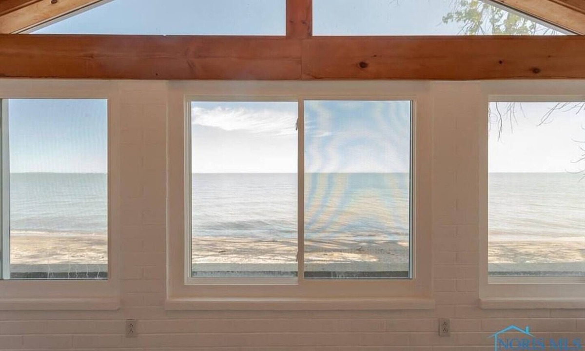 Oak Harbor House | Oak Harbor Lake Erie Beachfront Cottage 2-Bedroom 1-Bath